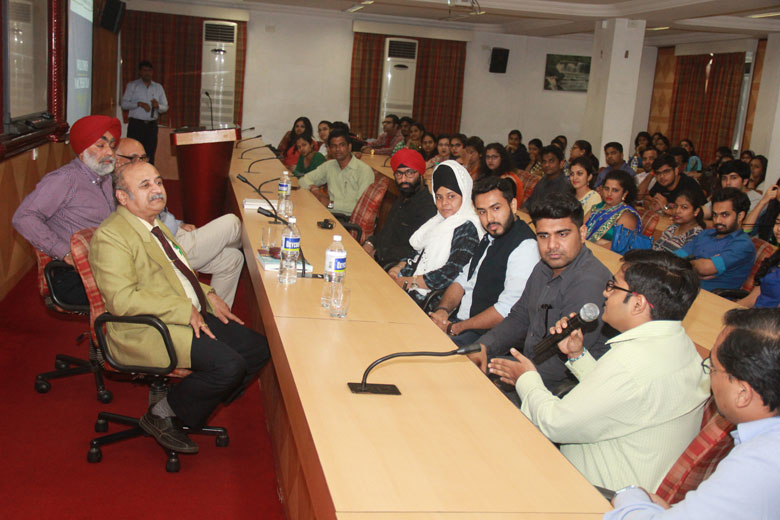 Interaction-with-Alumni1