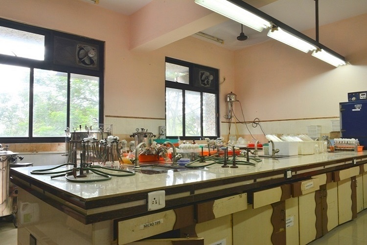 research-facility-microbiology-lab