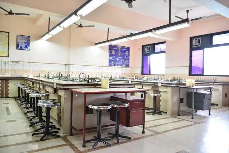 research-facility-microbiology-lab