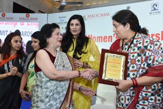 ASSOCHAM-WOMAN-ACHIEVER-OF-THE-YEAR-AWARD